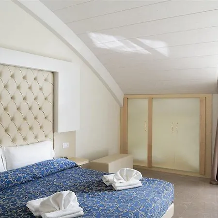 Ambassador Hotel 4*