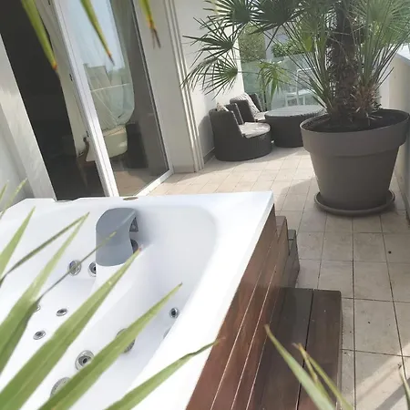 엠베서더스 호텔 4*