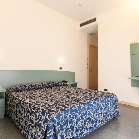 엠베서더스 호텔 4*