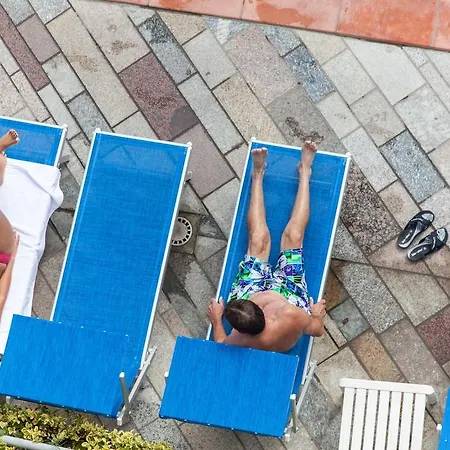 엠베서더스 호텔