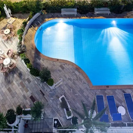 Ambassador Ξενοδοχείο 4*