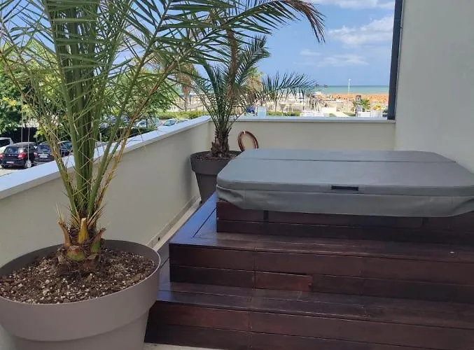 Ambassador מלון 4*