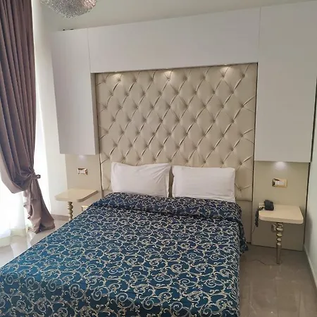 Ambassador מלון 4*