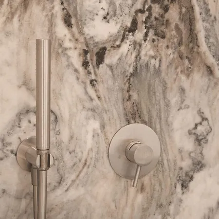 Отель Ambassador